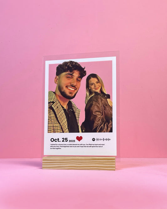 Acrylic frame with a White border and qr code